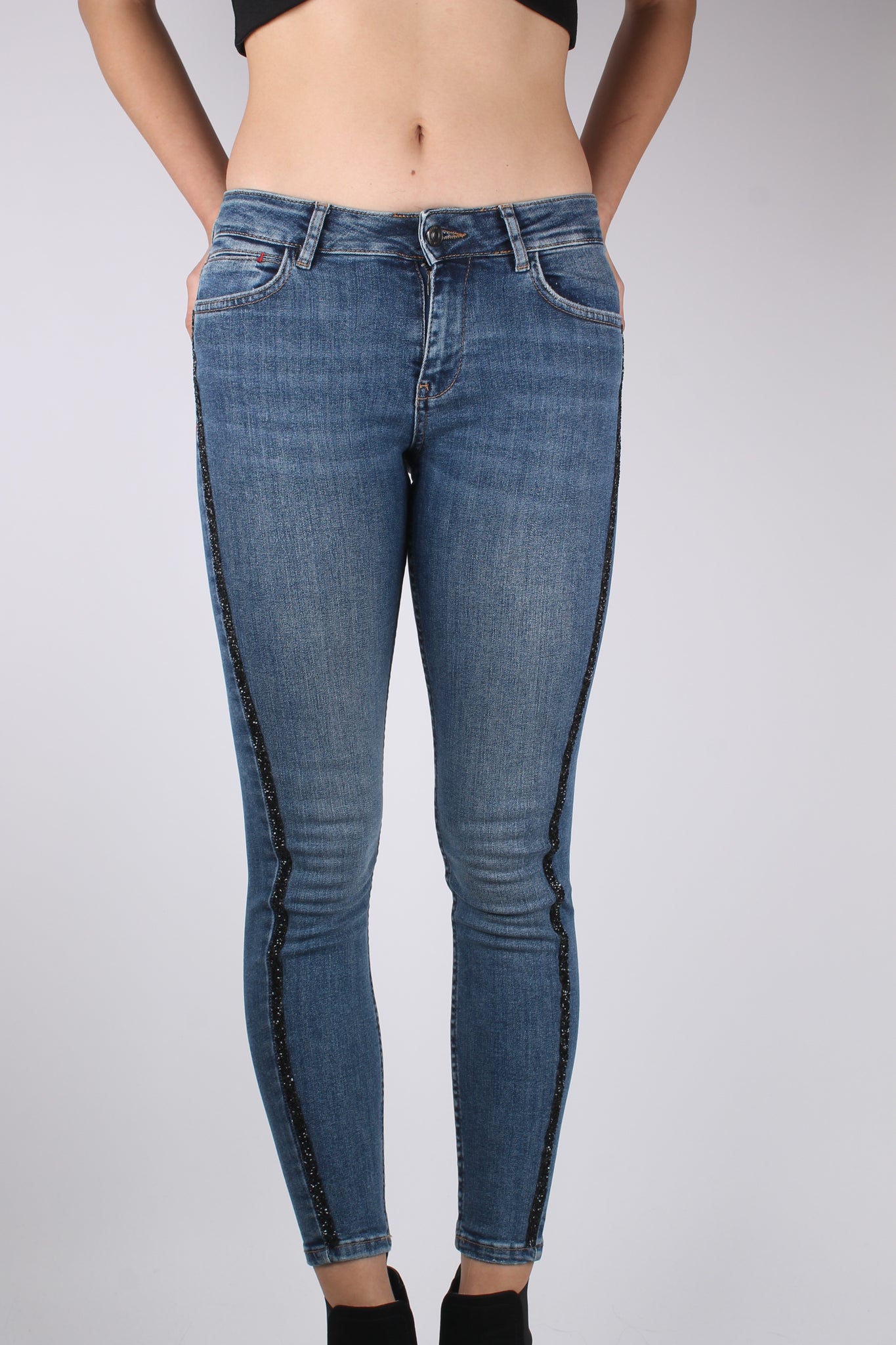 ZARA - Skinny Jeans Con Detalle